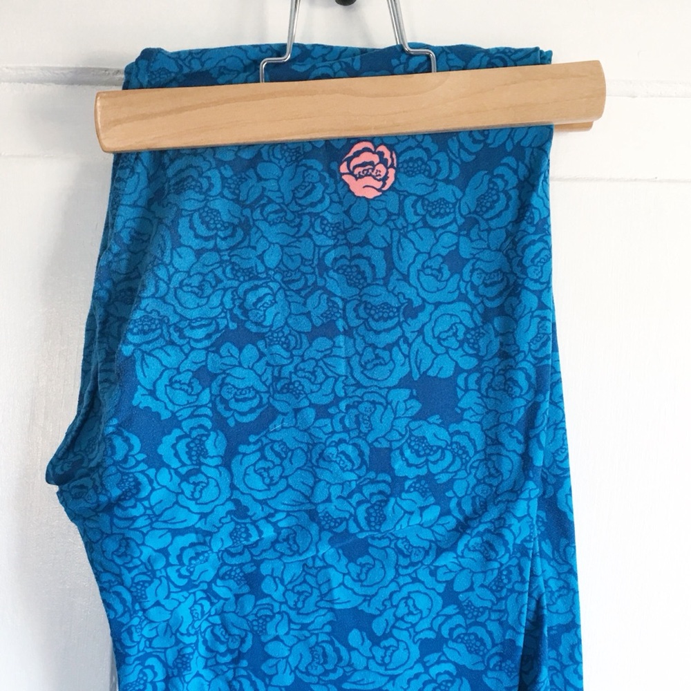 EUC LuLaRoe TC Leggings - Azure Blue Roses 🌹